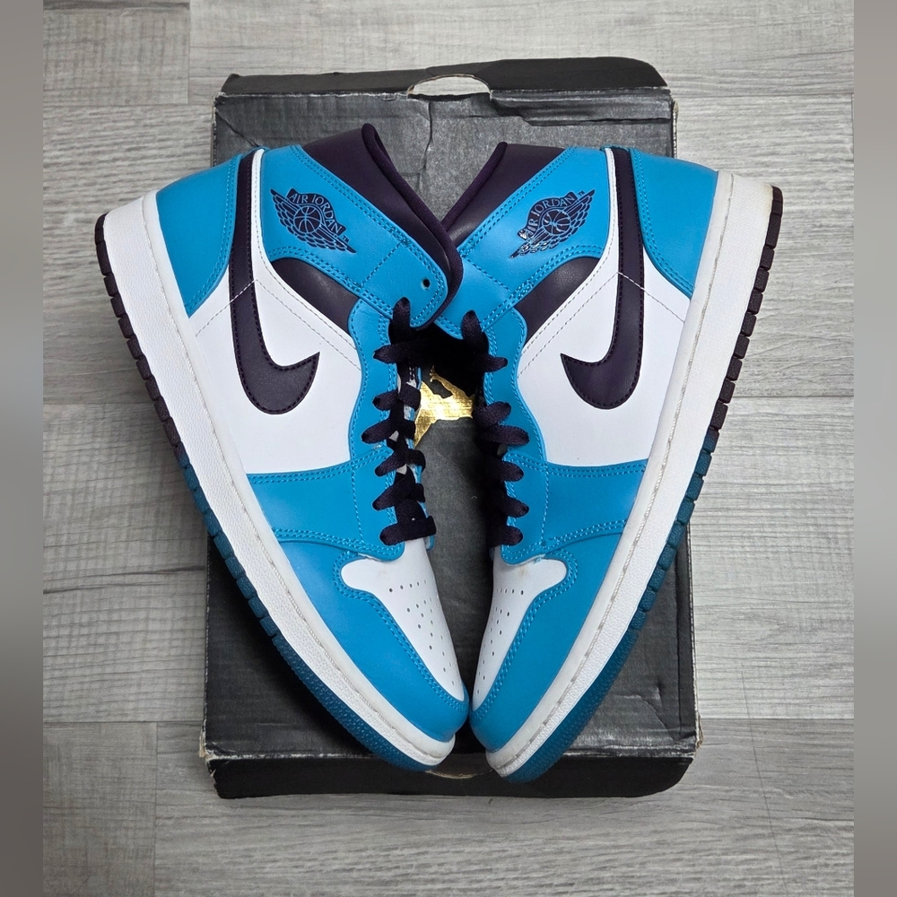 SOLD!!!Jordan 1 Hornets